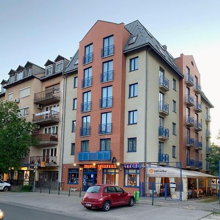 Hotel Veritas Budapeste Exterior foto